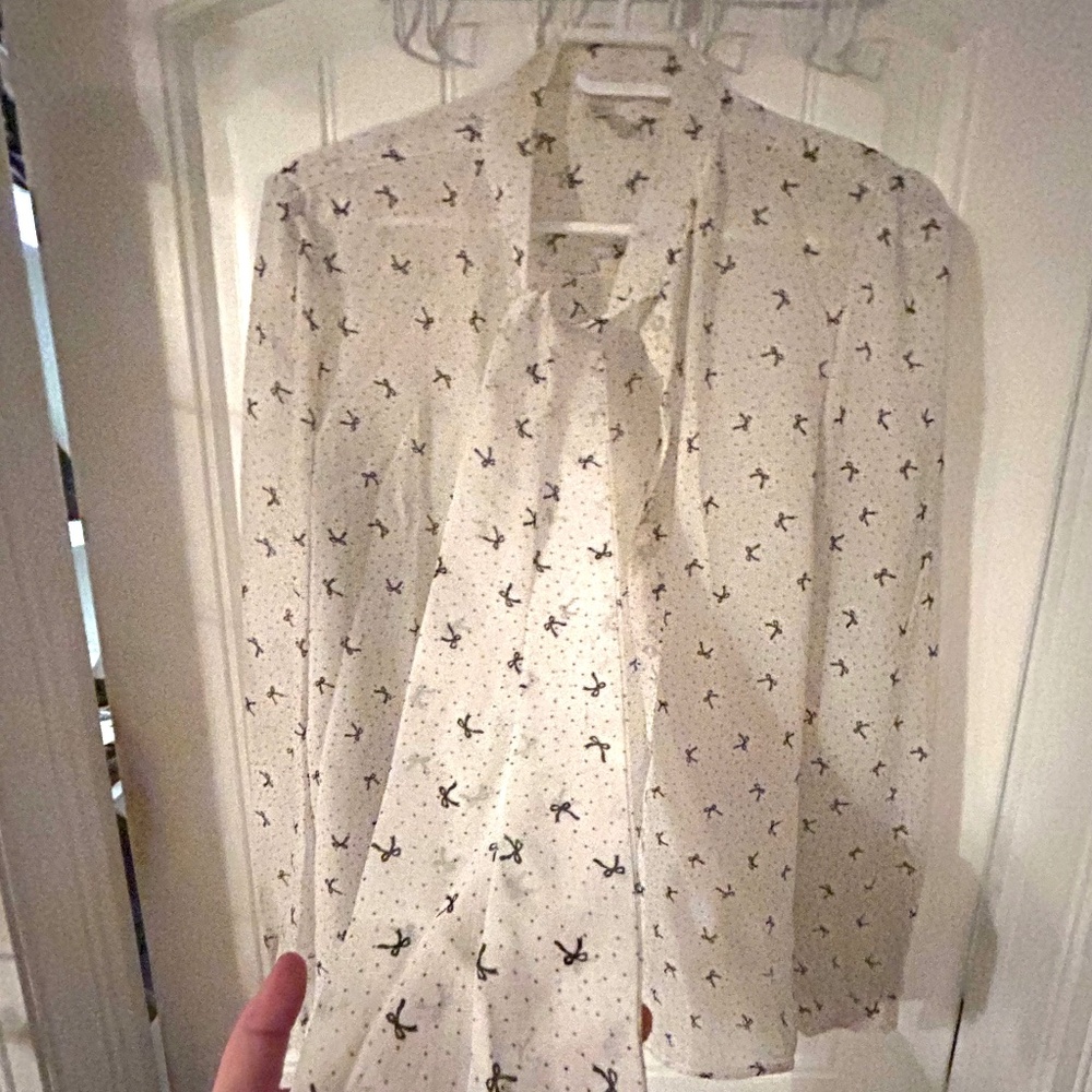 Chiffon tie blouse in ribbon pattern
